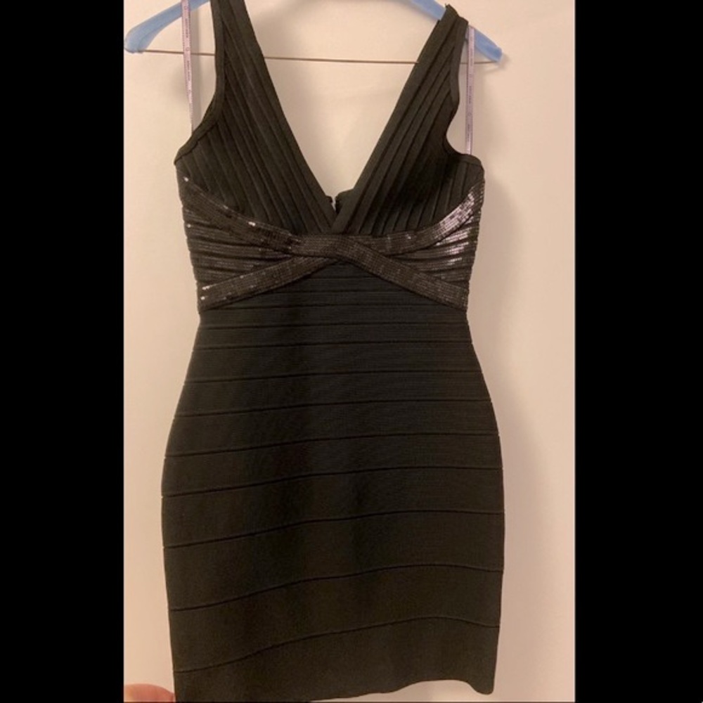 LIKE NEW-Herve Leger MAX AZRIA Kaitlyn Black Sequin mini bandage dress